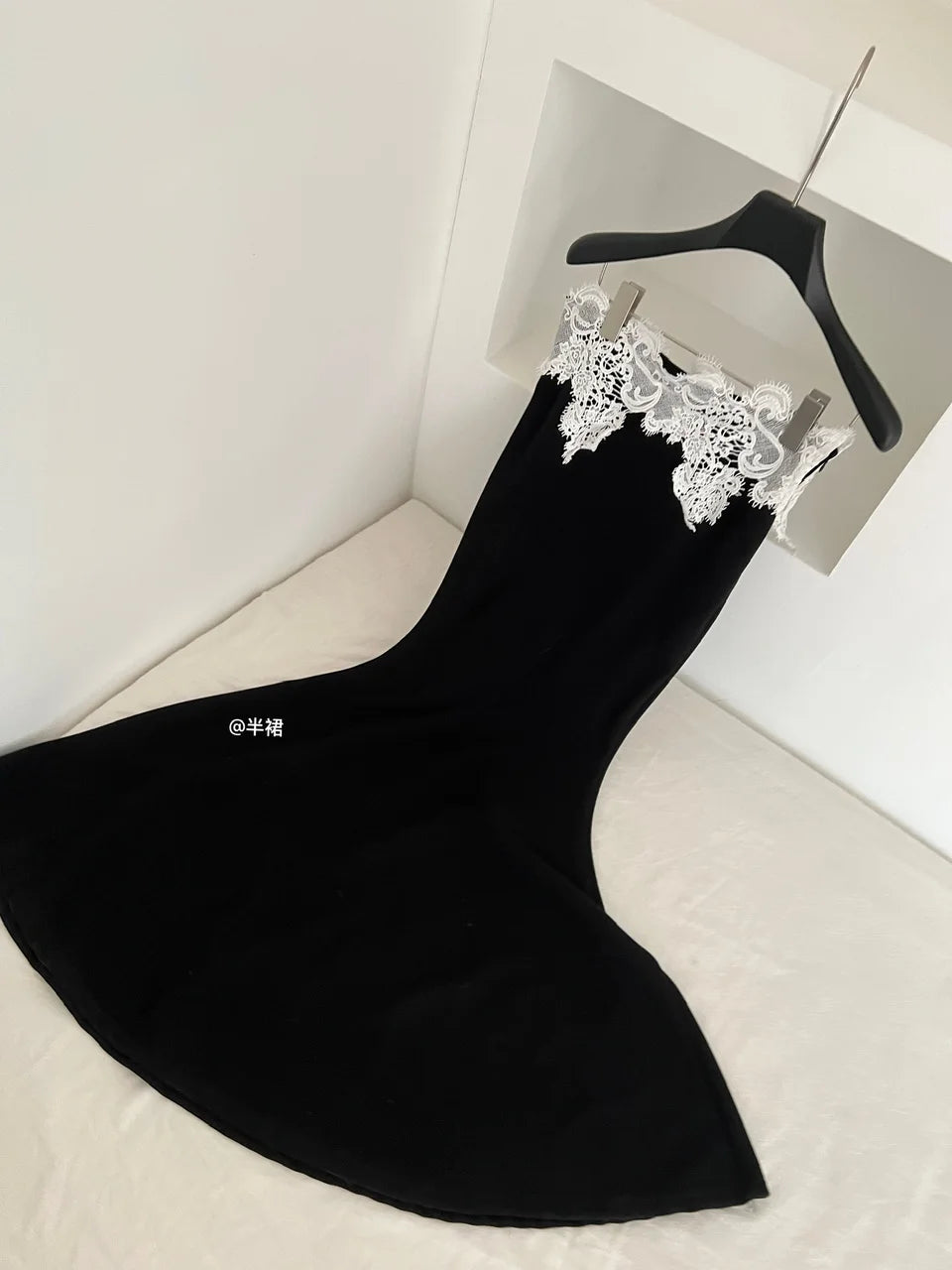 Spring Women's Black Patchwork Lace Hooded Zipper Halter Short Tops And High Waist Fishtail Skirt Festival Two Piece Set Popular
