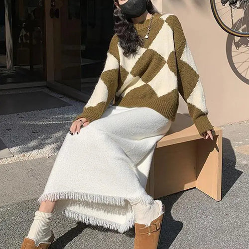 Load image into Gallery viewer, Korean Fashion Black White Tassels Elegant High Waist Long Skirt Women Khaki Slim Versatile Party Skirts 2024 New Autumn Winter
