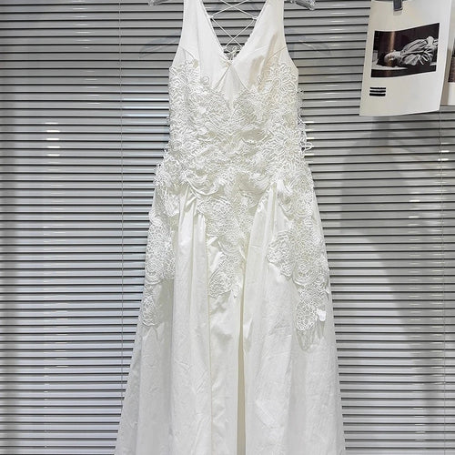 Load image into Gallery viewer, Solid Spliced Appliques Elegant Dresses for Women V Neck Sleeveless Patchwork Folds Long Dress Female Clothing New
