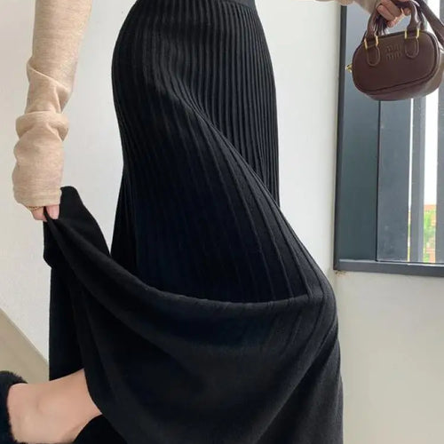 Load image into Gallery viewer, Autumn Winter Women&#39;s Black Elastic High Waist Skirt Korean Version Retro Beige Elegant Vacation Party Pleated A-line Long Skirt
