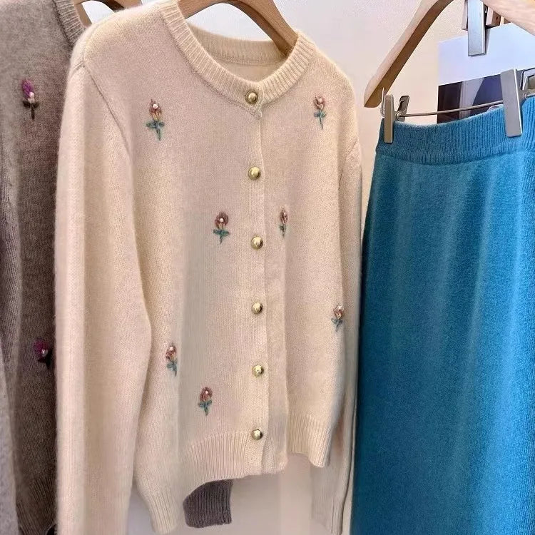 Vintage 2024 New Beige Flower Embroidery Elegant Versatile Knitted Sweater Women Autumn Winter Grey Long Sleeve Cardigan Tops