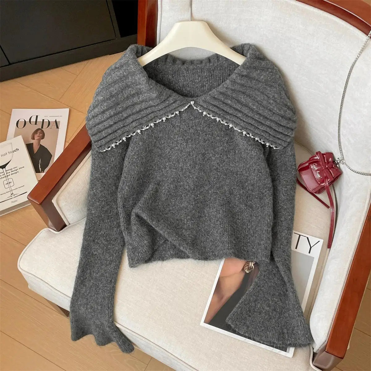 French Fashion Autumn Winter Beige Pearl Elegant Short Sweater Women's 2024 New Grey Versatile Long Sleeved Knitted Tops Popular