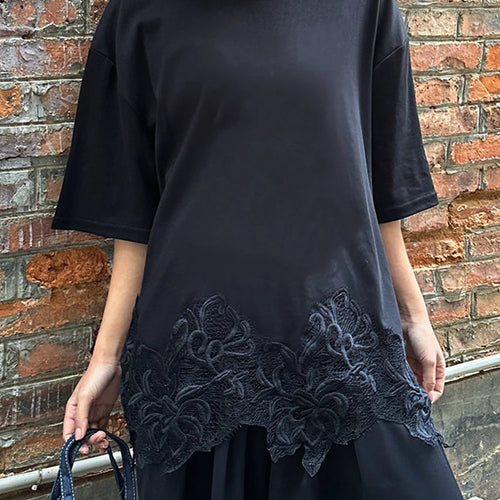 Load image into Gallery viewer, Women Black Hem Lace Spliced Big Size Casual T-shirt New Round Neck Half Sleeve Fashion Tide Spring Summer 2025 1DJ0895
