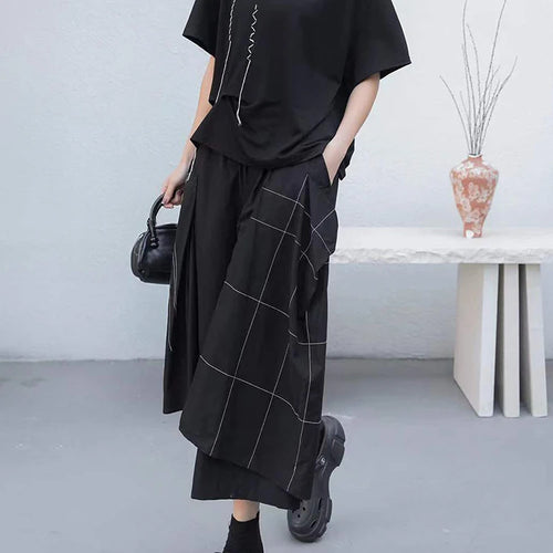 Load image into Gallery viewer, Women Black Topstitched Irregular Big Size T-shirt New Round Neck Short Sleeve Fashion Tide Spring Summer 2025 1DJ0944
