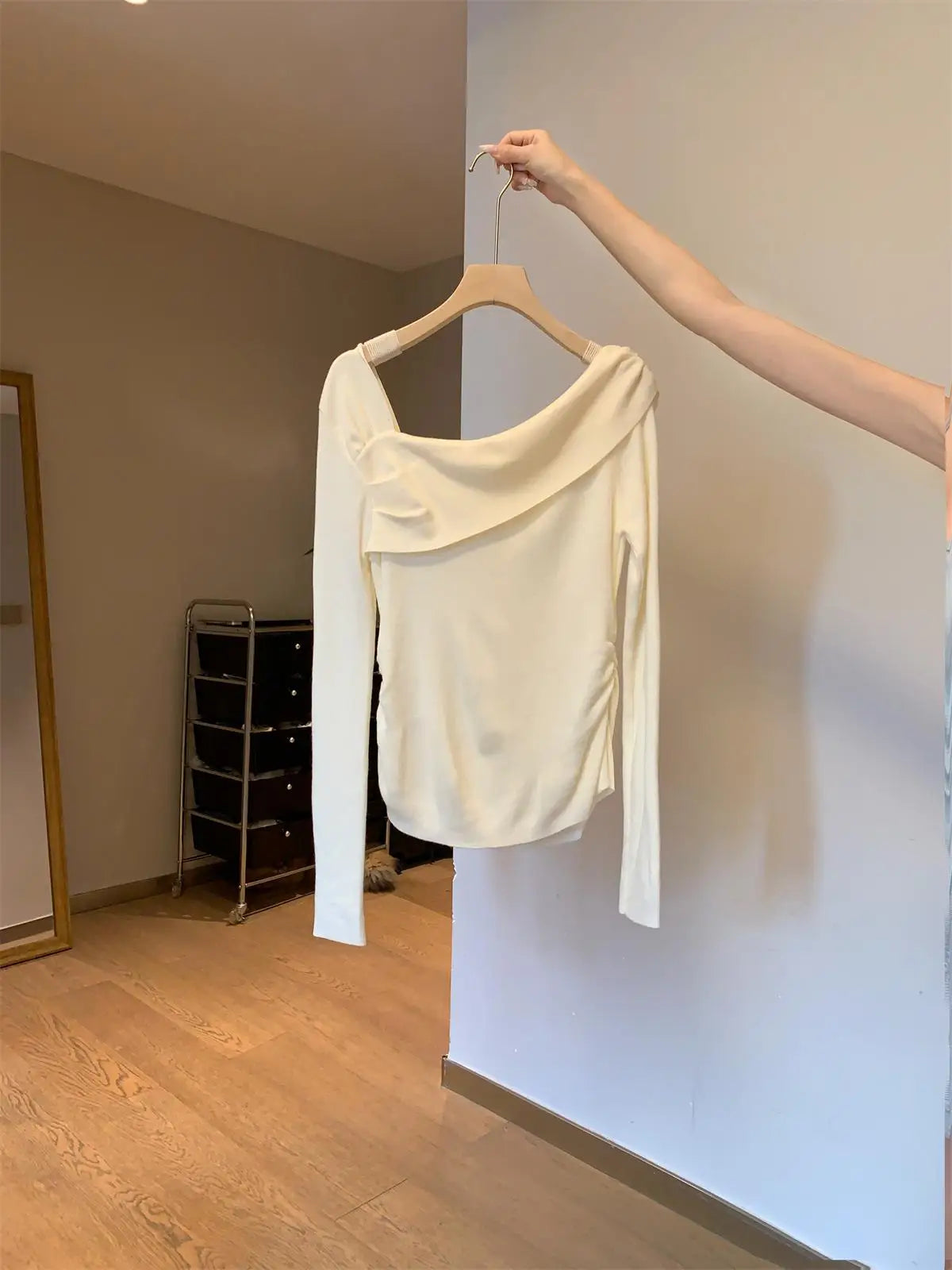 Autumn Winter Solid Temperament Sexy Slim Off Shoulder Long Sleeve Knitting Sweater Women Office Fashion Pleated Tops New Simple