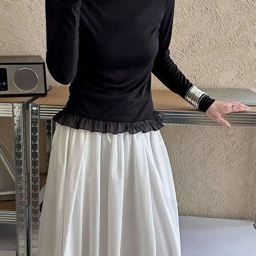 Load image into Gallery viewer, Women Black White Plain Color Ruffles Hem Thin T-shirt New Round Neck Long Sleeve Fashion Tide Spring Autumn 2025 1DJ0815
