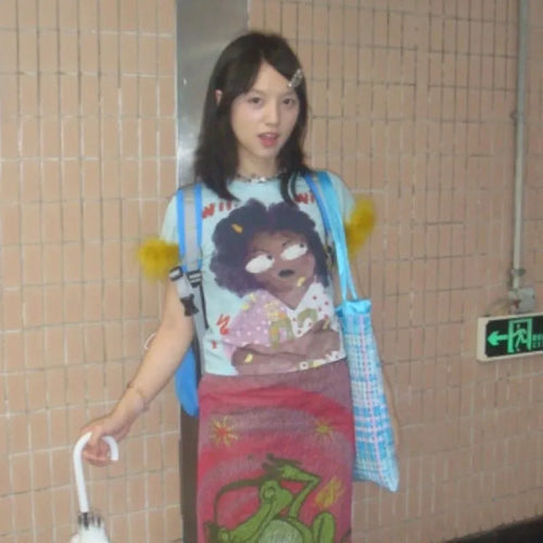 Load image into Gallery viewer, Japanese Y2k Graffiti Print T-shirt Trashy 2000s Style Crop Top Vintage Harajuku Removable Fur Sleeve Tee Shirt American
