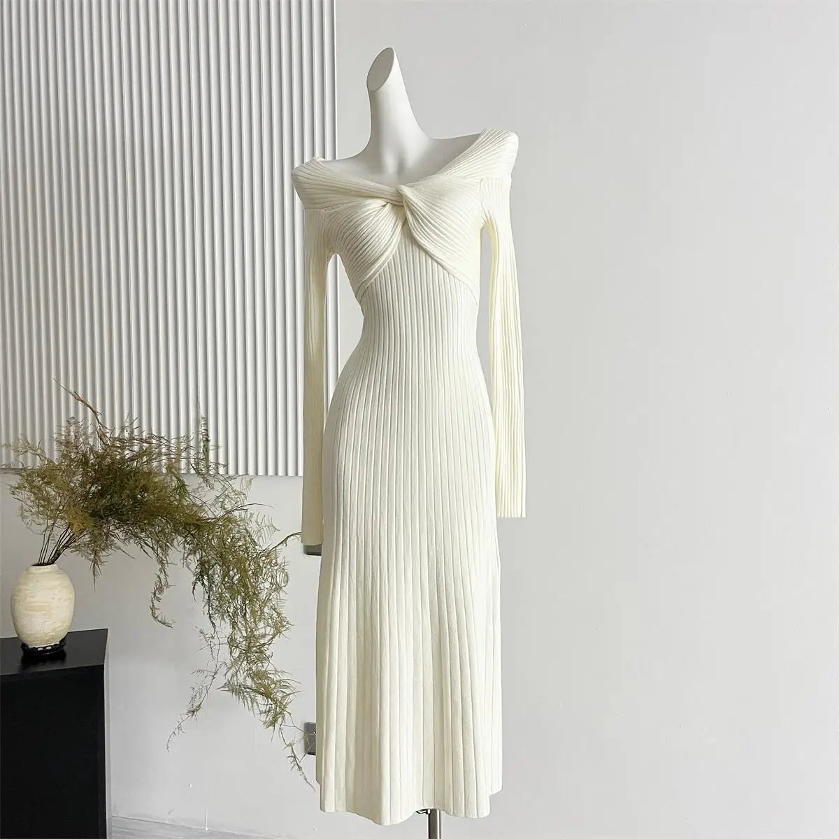 French Women's Autumn Winter White Elegant Slim Knitted Sweater Dress Khaki Red Long Sleeved Office Pleated Dress Fashion Simple