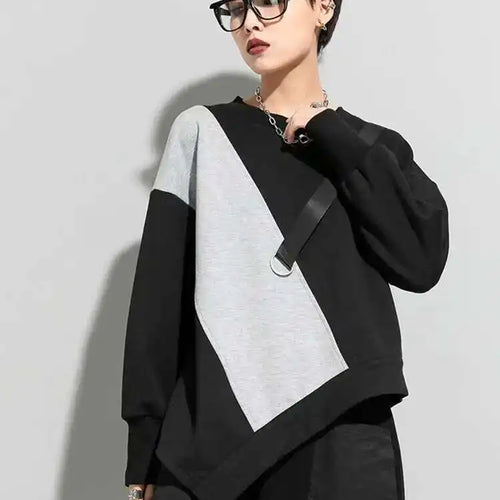 Load image into Gallery viewer, Women Gray Asymmetric Color-block Big Size Casual T-shirt New Round Neck Long Sleeve Fashion Spring Autumn 2025 1DF4759
