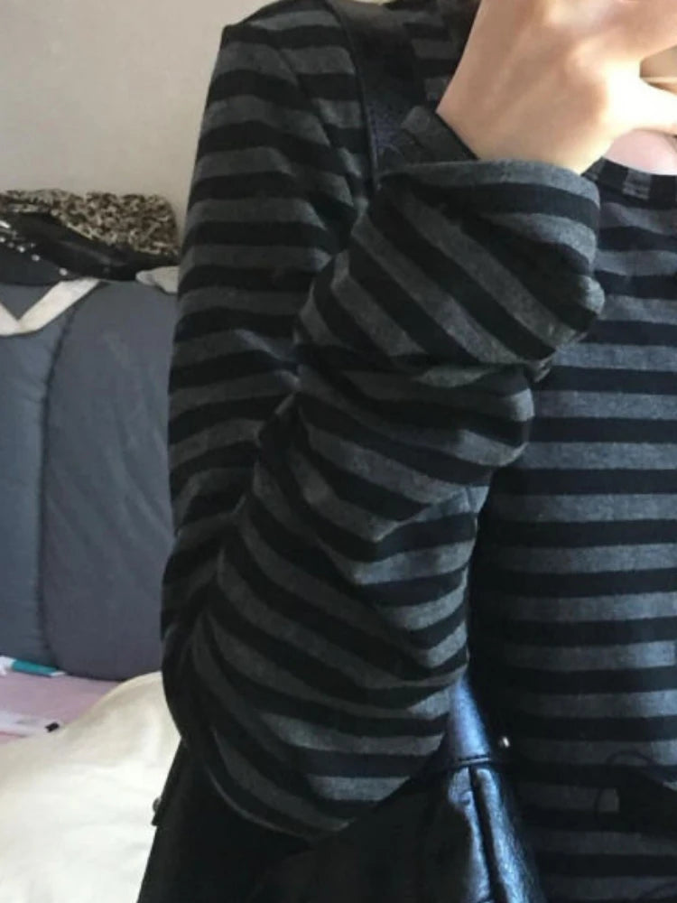 Stripe Grunge T-shirt Women Harajuku Vintage Punk Skull Print Tops Casual Y2k Aesthetic Streetwear Loose Gothic Bandage Tshirts