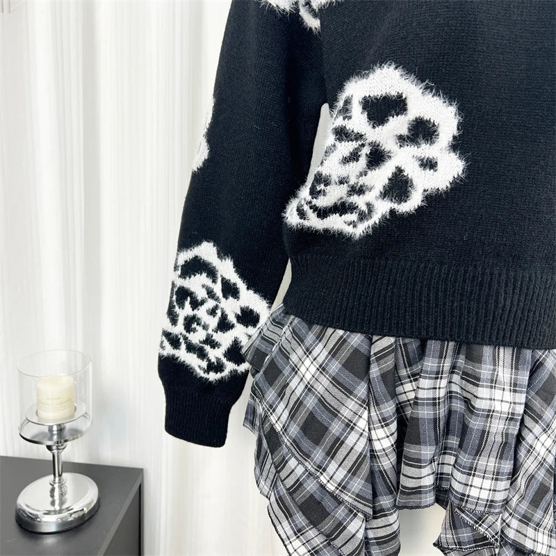 Autumn Winter French Retro Elegant Black White Patchwork Sweaters Women Round Neck Long Sleeves Knit Pullover Tops Trendy Casual