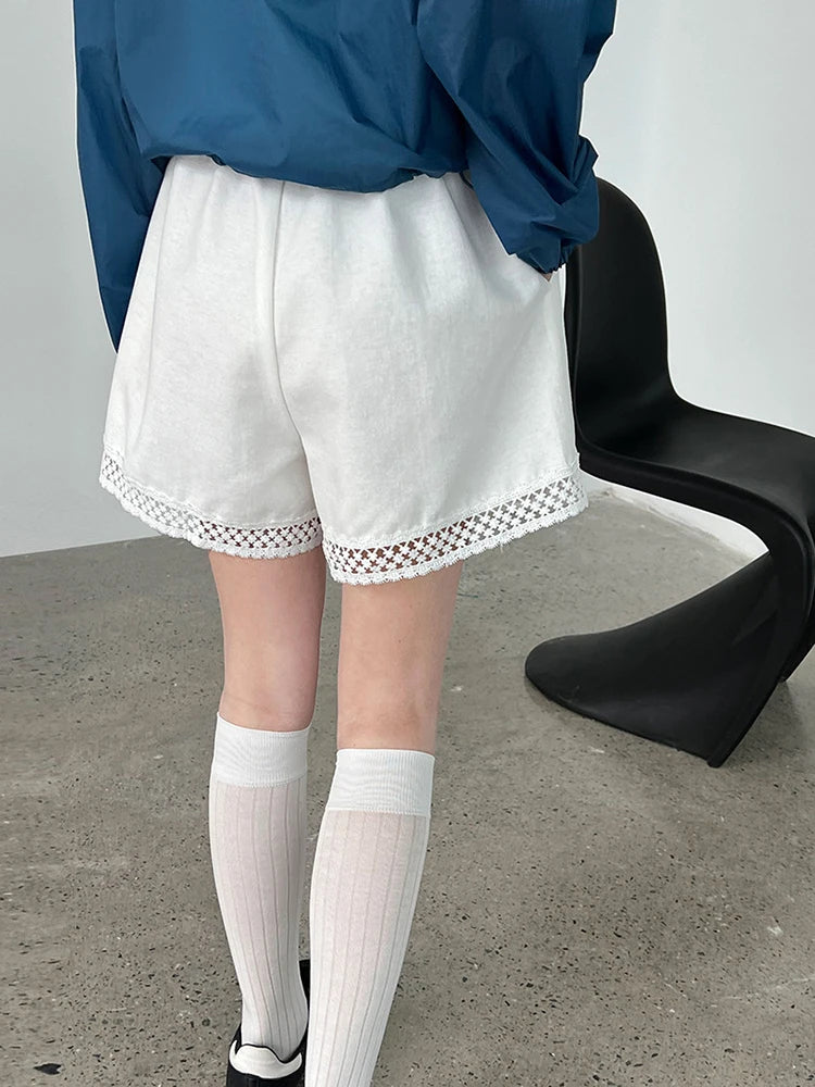 Women White Hollow Out Lace Pocket Casual Wide Leg Shorts New High Waist Trousers Fashion Tide Spring Summer 2025 1DJ1363