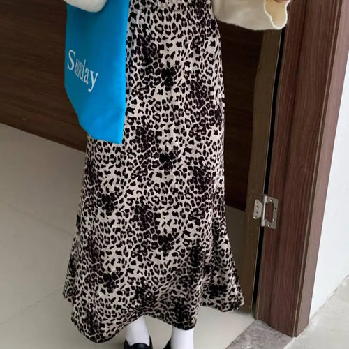 Load image into Gallery viewer, Korean Women's Velvet Leopard Print Elegant Long Skirt Vintage Fashion High Waist Slim Skirts 2024 Autumn Winter Bohemian Casual

