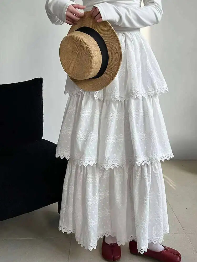 Women White Brief Slim Elegant Layers Long Cake Dress New V-Neck Long Sleeve Fashion Tide Spring Autumn 2025 1DH9982