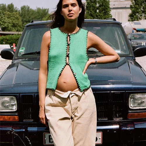 Load image into Gallery viewer, Contrast Color Knit Sweater Vest Women O Neck Single-btrasted Sleeveless Crop Tops Ladies Fashion Knitted Tops Vest
