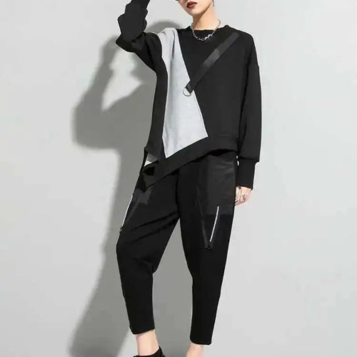 Load image into Gallery viewer, Women Gray Asymmetric Color-block Big Size Casual T-shirt New Round Neck Long Sleeve Fashion Spring Autumn 2025 1DF4759
