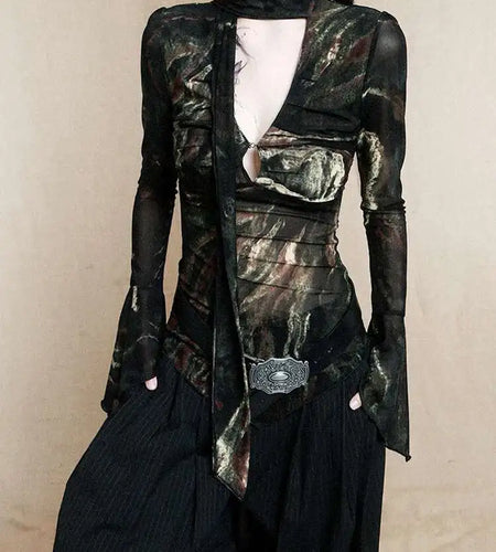 Women Geen Mesh Printed Slim Irregular Slim T-shirt New V-Neck Long Flare Sleeve Fashion Tide Spring Autumn 2025 1DH9372