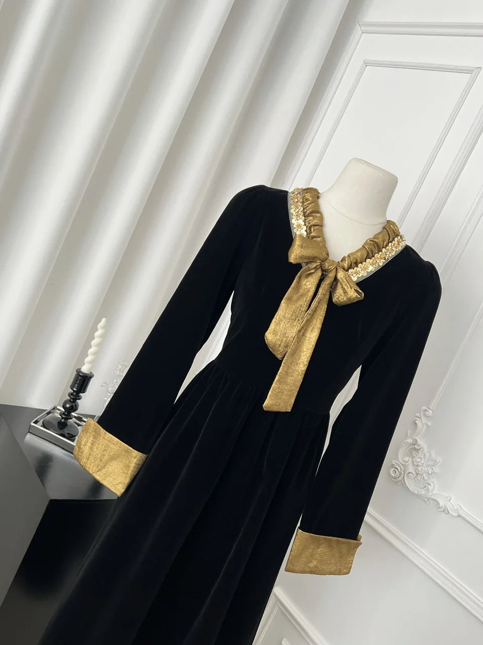 French Fashion Retro Women Black Velvet Patchwork V-neck Bow Slim Dress Autumn Winter Long Sleeved High Waist Pleated Dress Chic