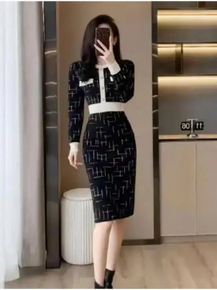 Autumn Winter Black Patchwork High Wais Round Neck Knit Dress French Women's Long Sleeved Office Slim Single Breasted Midi Dress
