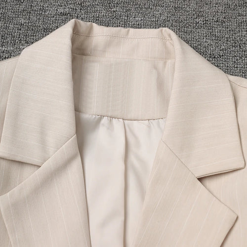 Load image into Gallery viewer, Women Apricot Striped Color-block Big Size Blazer New Lapel Long Sleeve Jacket Fashion Tide Spring Autumn 2025 30A2753
