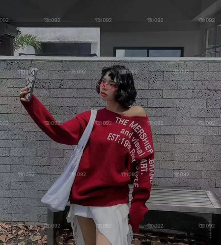 Korean Fashion Women Sloping Shoulder Letter Print Short Pullover Knitted Loose Sweater 2024 Autumn Winter Long Sleeve Tops Chic