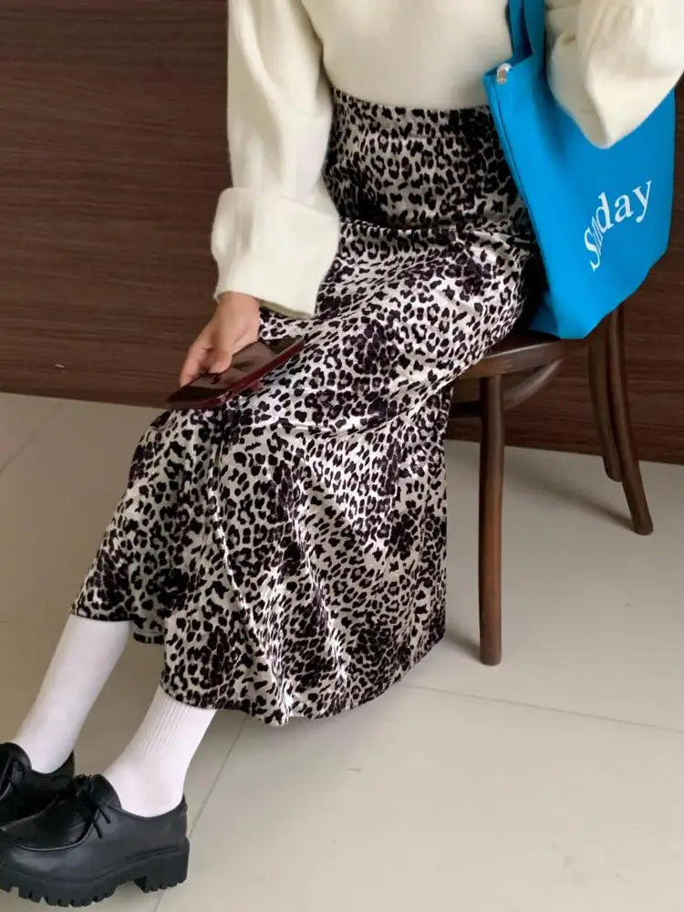Korean Women's Velvet Leopard Print Elegant Long Skirt Vintage Fashion High Waist Slim Skirts 2024 Autumn Winter Bohemian Casual