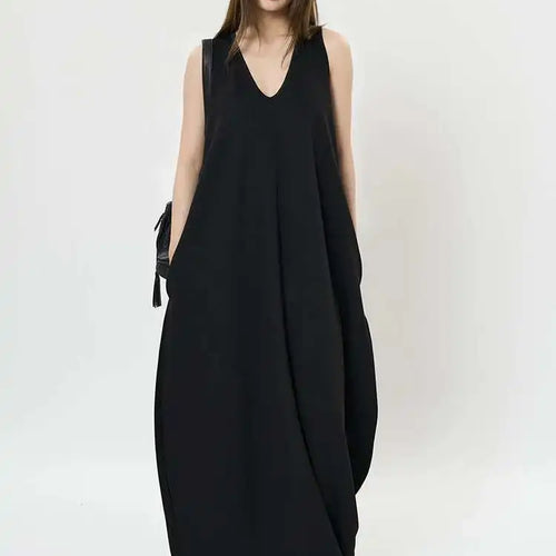 Load image into Gallery viewer, Women Black Brief Irregular Shaped Pocket Long Elegant Dress New V-Neck Sleeveless Fashion Tide Spring Autumn 2025 1DH9419
