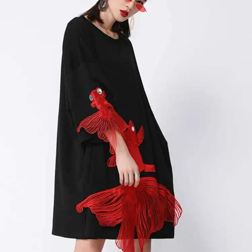 Load image into Gallery viewer, Women Black Fish Embroidery Knee Length Big Size Dress New Round Neck Wrist Sleeve Fashion Tide Spring Autumn 2025 OA868
