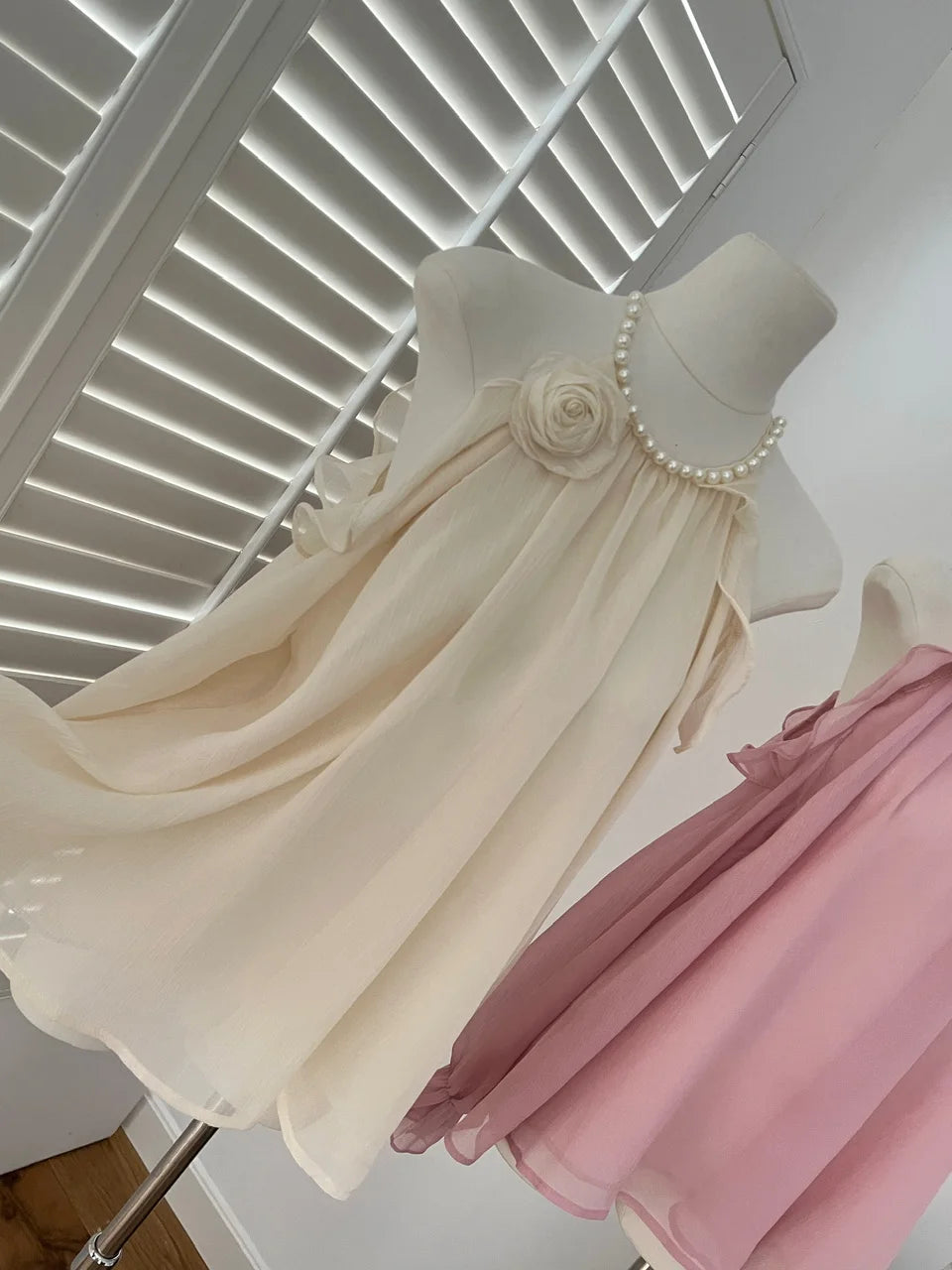 French Vintage Ladies Pink Pearl Round Neck Halter Short Tops Spring Autumn Beige Elegant Long Sleeve Off Shoulder Shirt Popular