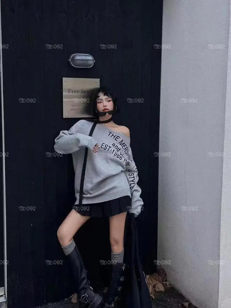 Korean Fashion Women Sloping Shoulder Letter Print Short Pullover Knitted Loose Sweater 2024 Autumn Winter Long Sleeve Tops Chic