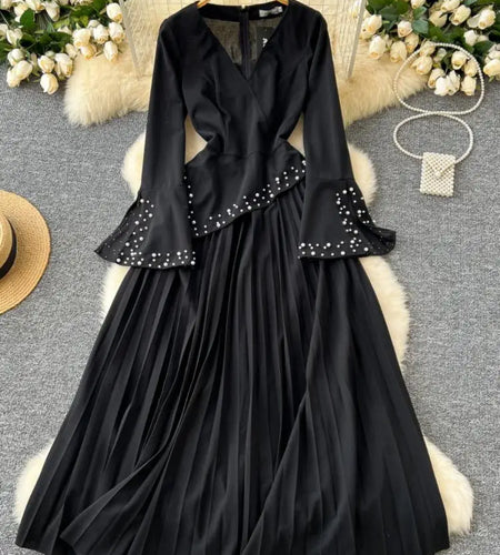 Black Slim High Waist V-neck Long Sleeved Bead Dress For Women 2024 Autumn French New Zipper Pleated Evening Party Dress Fashion