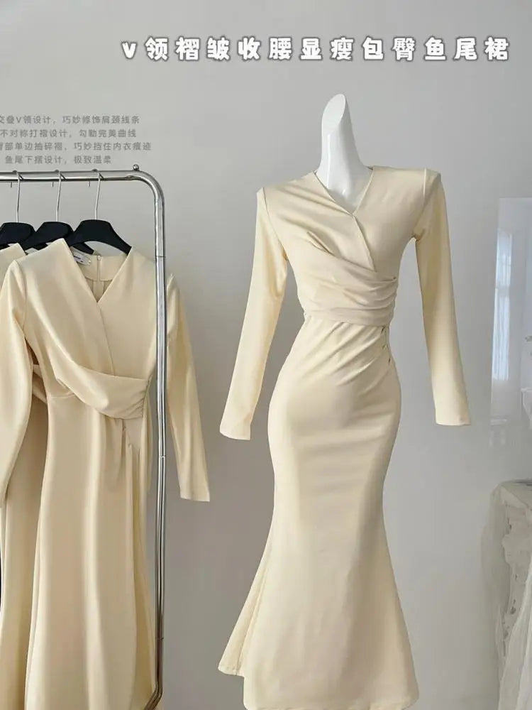 French Fashion Women's Beige V Neck Long Sleeve Dress 2024 Autumn New Black High Waist Wrapped Hip Pleated Fishtail Dress Simple