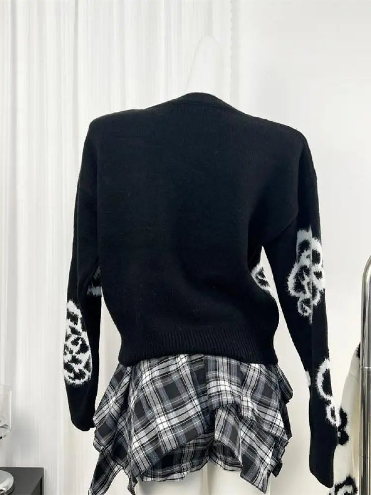 Autumn Winter French Retro Elegant Black White Patchwork Sweaters Women Round Neck Long Sleeves Knit Pullover Tops Trendy Casual