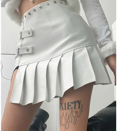 Spring Summer Sexy Retro White Black Pu Leather Mini Pleated Skirt Women Zipper Rivet Side Slit Short Designer Clothes