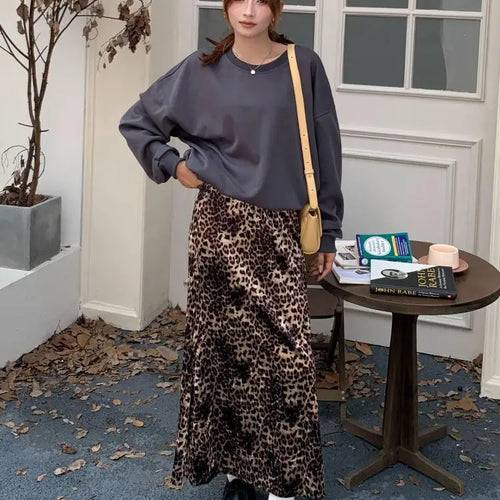 Load image into Gallery viewer, Korean Women's Velvet Leopard Print Elegant Long Skirt Vintage Fashion High Waist Slim Skirts 2024 Autumn Winter Bohemian Casual
