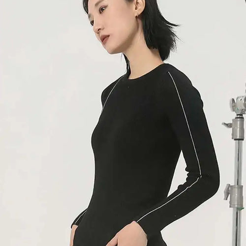 Load image into Gallery viewer, Black Color-block Slim Knitting Sweater Round Neck Long Sleeve Women Pullovers New Fashion Spring Autumn 2025  1DH2083
