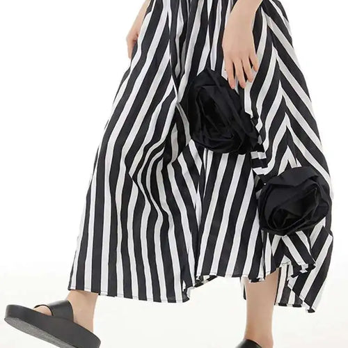 Load image into Gallery viewer, Women Black Flower Irregular Pleated Half-body Skirt High Elastic Waist Loose Fashion Tide New Spring Summer 2025 1DF9179
