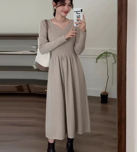 Autumn Winter Women Elegant V-neck Long Sleeve Slim Knit Pleated Dress Solid Casual A-line Sweater Long Dress 2023 French Simple