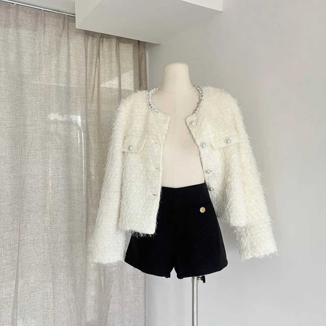 Autumn Winter Vintage White Long Sleeves Single Breasted Coat French Fashion Women Elegant Pearl Round Neck Short Jacket Popular