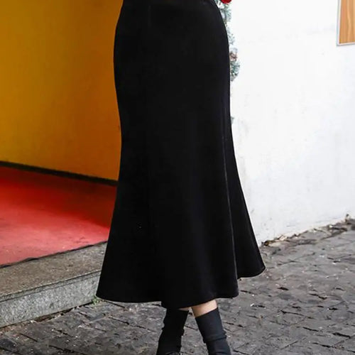 Load image into Gallery viewer, Autumn Winter French Vintage Black Velvet Fishtail Long Skirts Women's 2024 Elegant High Waist Festival Skirt Streetwear Popular
