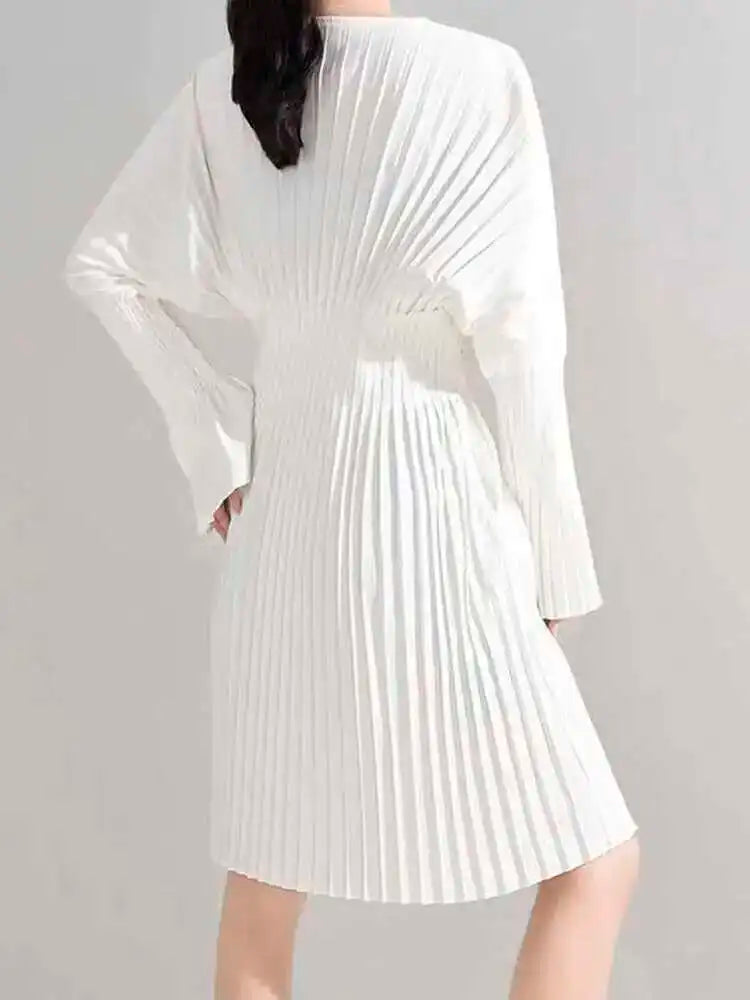Women White Pleated Elegant Big Size Midi Shirt Dress New V-Neck Long Flare Sleeve Fashion Tide Spring Autumn 2025 1W3260