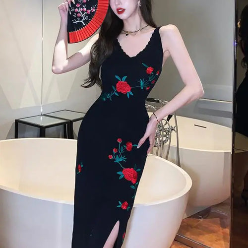 Load image into Gallery viewer, Korean Women's Black Rose Flower Embroidery V-neck Slim Knitted Slip Long Dress Summer Retro Sleeveless Wrapping Hip Split Dress
