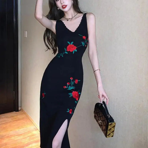 Load image into Gallery viewer, Korean Women's Black Rose Flower Embroidery V-neck Slim Knitted Slip Long Dress Summer Retro Sleeveless Wrapping Hip Split Dress
