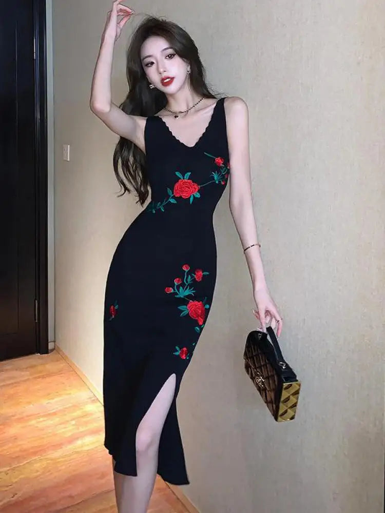 Korean Women's Black Rose Flower Embroidery V-neck Slim Knitted Slip Long Dress Summer Retro Sleeveless Wrapping Hip Split Dress