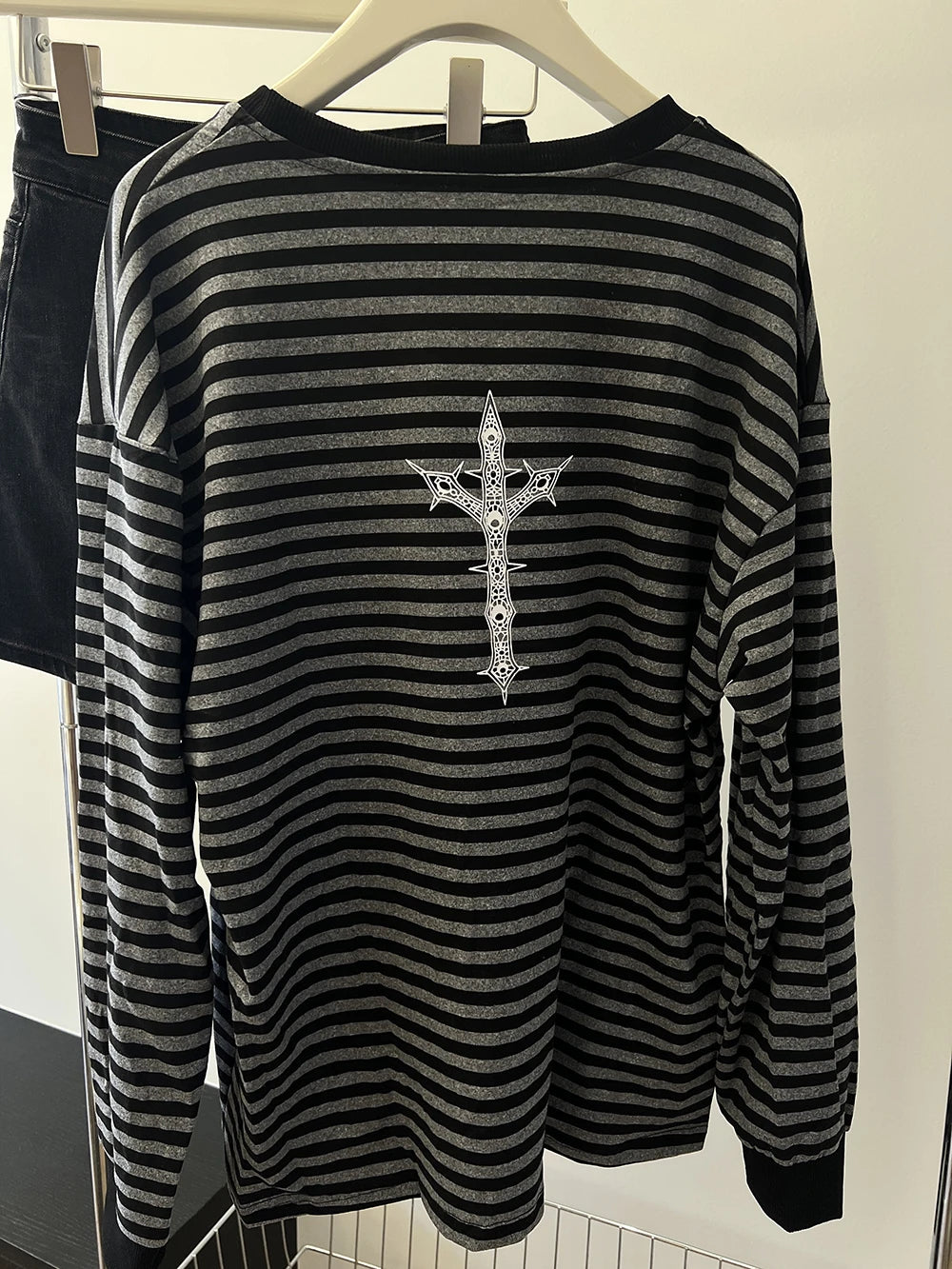 Women Streetwear Punk Stripe T-shirts Spring Y2k Aesthetic Crucifix Printing Casual Tops Oversize Vintage Grunge Trendy Tees