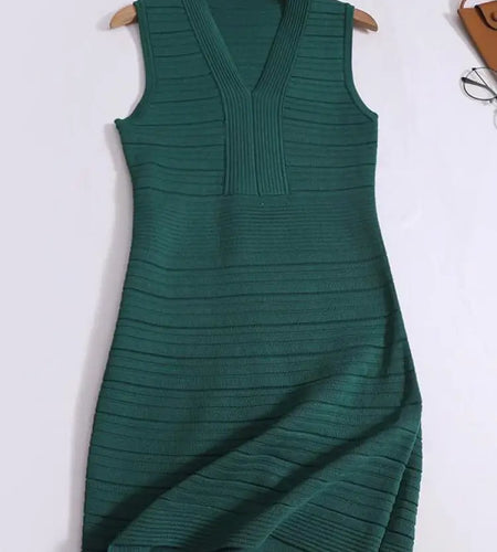 Summer New Black White Temperament Slim V Neck Pleated Mini Dress French Women Green Elegant Sleeveless Knit Short Dress Fashion