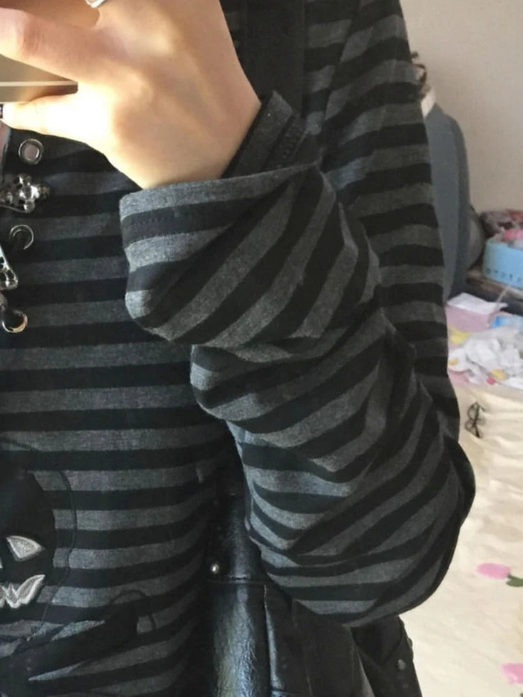 Stripe Grunge T-shirt Women Harajuku Vintage Punk Skull Print Tops Casual Y2k Aesthetic Streetwear Loose Gothic Bandage Tshirts