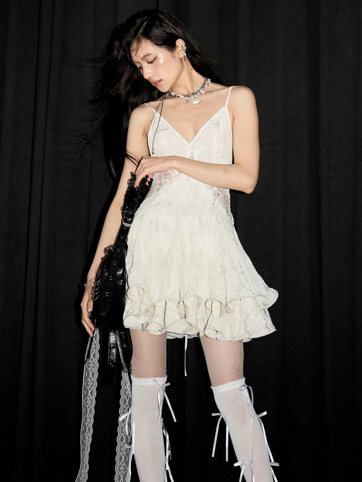 Women Beige Lace Hollow Out Elegant Spaghetti Strap Dress New V-Neck Sleeveless Fashion Tide Spring Summer 2025 1DJ1450