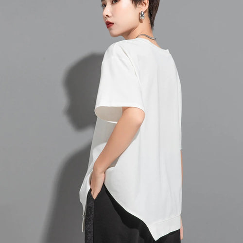 Load image into Gallery viewer, Women White  Topstitched Irregular Hem Big Size T-shirt New Round Neck Short Sleeve Fashion Spring Summer 2025 1DJ1753
