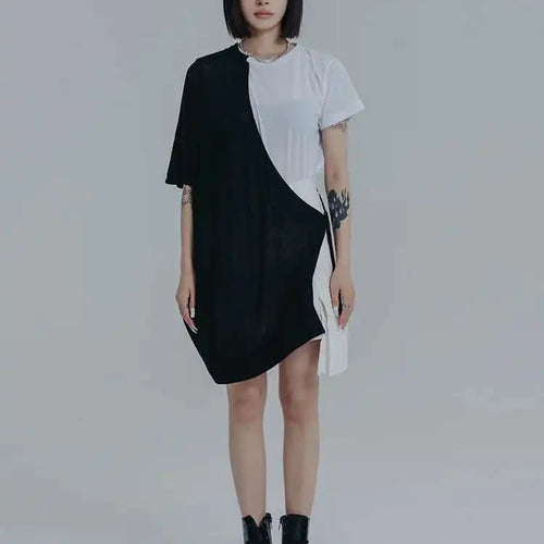 Load image into Gallery viewer, Women White Color-block Irregular Casual T-shirt New Round Neck Short Sleeve Fashion Tide Spring Summer 2025 1DE8091
